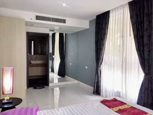 Condominium for rent on Pratumnak Hill Pattaya showing the bedroom suite 