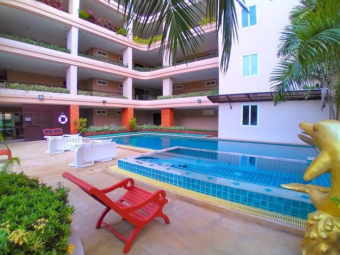 Condominium for rent Pratumnak Hill showing the communal pool Condominium for rent Pratumnak Hill showing the communal pool