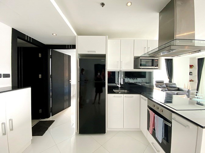 Condominium for rent Pratumnak Hill showing the kitchen 
