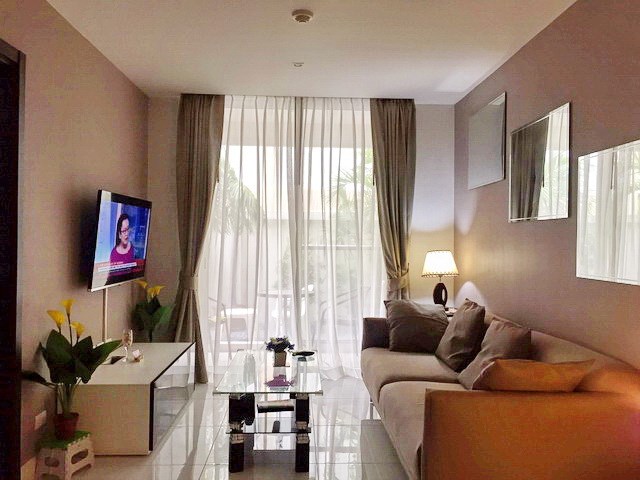 Condominium for rent on Pratumnak Hill Pattaya showing the living room 