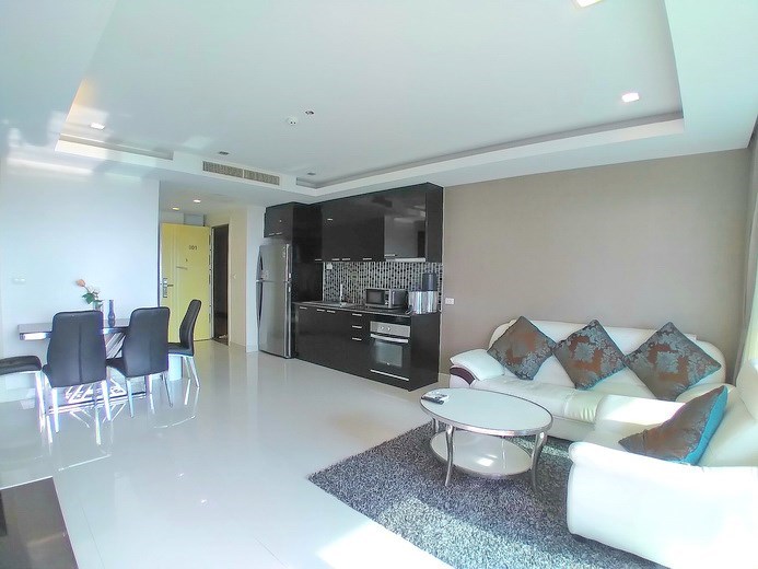 Condominium for rent Pratumnak Pattaya showing the open plan concept 