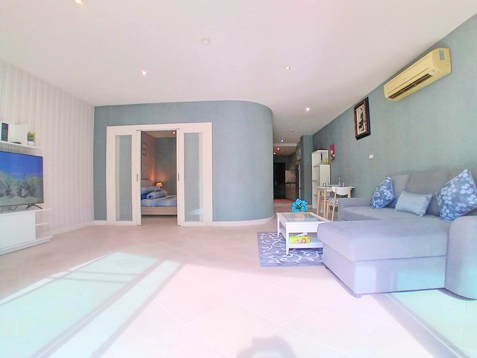 Condominium for rent Pratumnak Hill showing the open plan living area Condominium for rent Pratumnak Hill showing the open plan living area