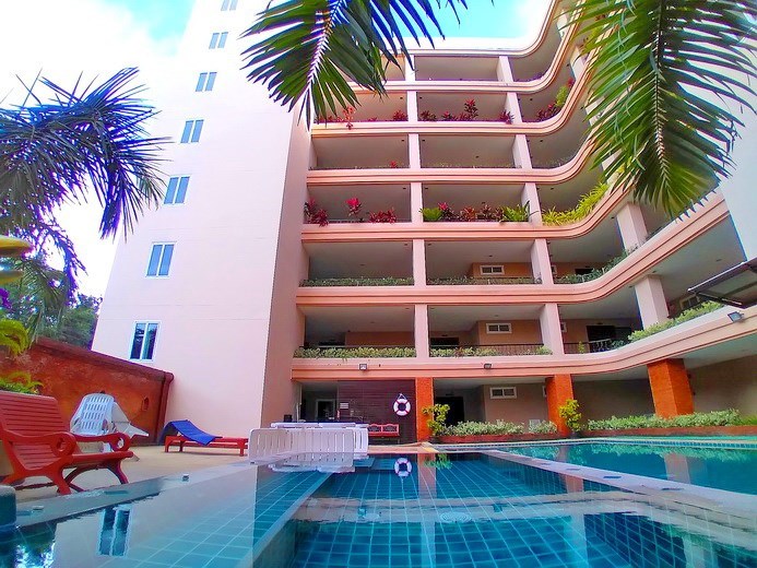 Condominium for rent Pratumnak Hill showing the communal pool and building Condominium for rent Pratumnak Hill showing the communal pool and building