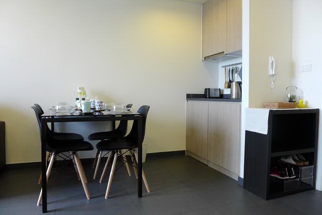 Condominium for Rent Pattaya showing the kitchen and dining area