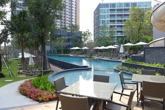 Condominium for Rent Pattaya showing the swimming pool