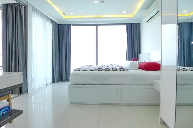 Condominium for rent Wong Amat beach Pattaya showing the master bedroom Condominium for rent Wong Amat beach Pattaya showing the master bedroom