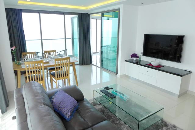 Condominium for rent Wong Amat beach Pattaya showing the living and dining areas Condominium for rent Wong Amat beach Pattaya showing the living and dining areas