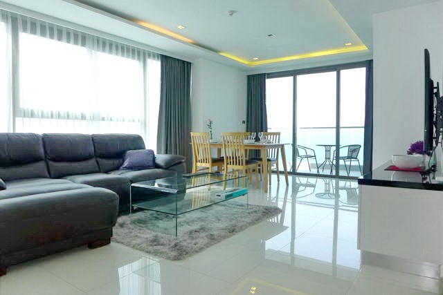 Condominium for rent Wong Amat beach Pattaya showing the living, dining and balcony Condominium for rent Wong Amat beach Pattaya showing the living, dining and balcony