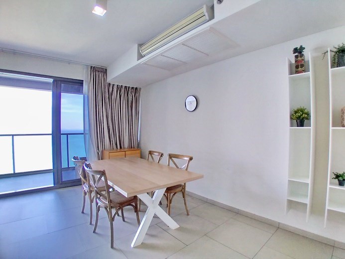 Condominium for rent Wong Amat Pattaya showing the dining area 