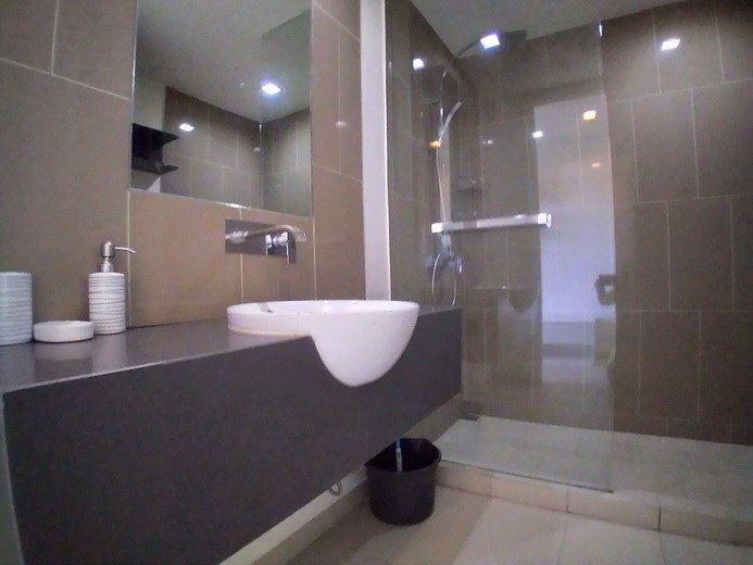 Condominium for rent Wong Amat Pattaya showing the master bathroom Condominium for rent Wong Amat Pattaya showing the master bathroom