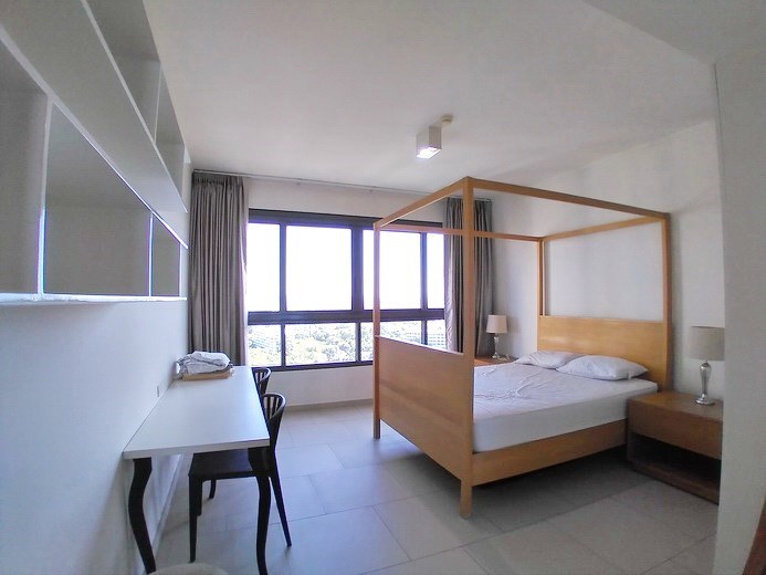 Condominium for rent Wong Amat Pattaya showing the master bedroom 