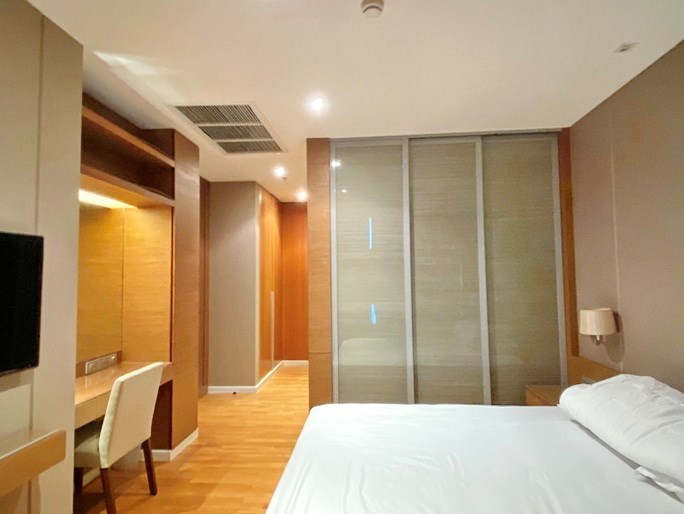 Condominium for rent Northpoint Pattaya showing the master bedroom suite 