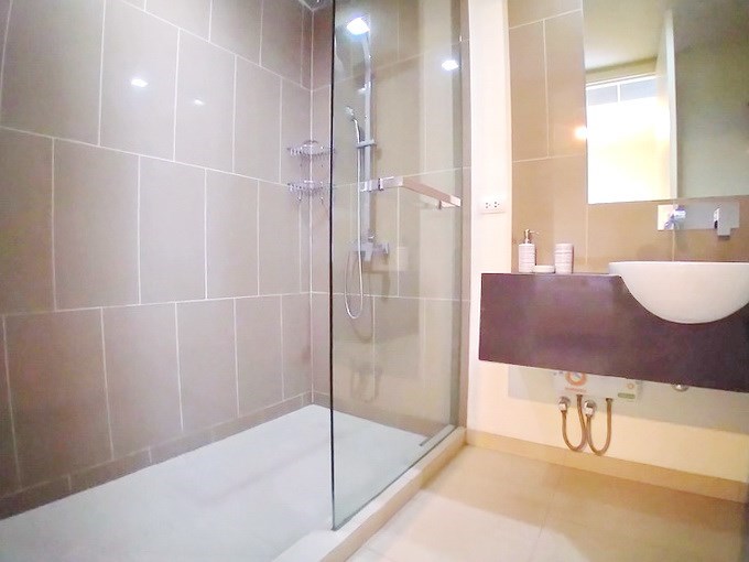 Condominium for rent Wong Amat Pattaya showing the second bathroom Condominium for rent Wong Amat Pattaya showing the second bathroom