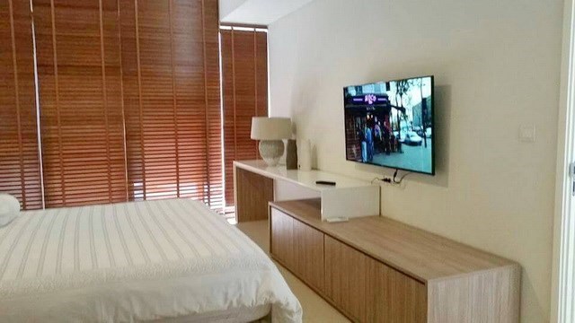 Condominium for rent at Zire Condominium Pattaya showing the bedroom furniture 