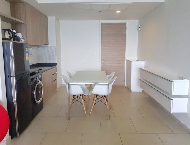 Condominium for rent at Zire Condominium Pattaya showing the dining and kitchen areas 