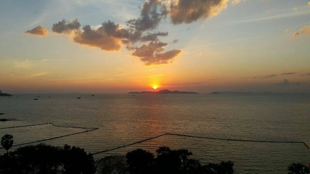 Condominium for rent at Zire Condominium Pattaya showing the sunset view 