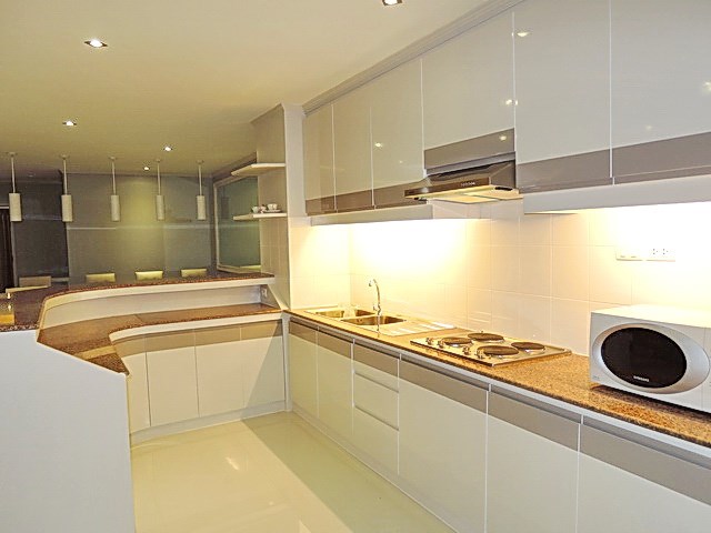 Condominium for Rent Wongamat Pattaya showing the kitchen area 