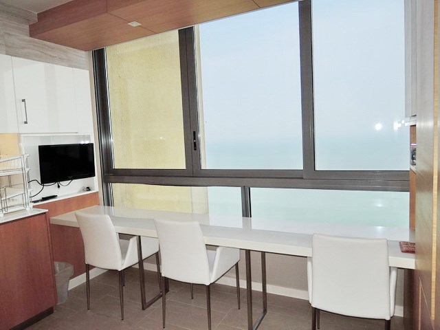 Condominium For Rent Northpoint Pattaya showing the breakfast bar