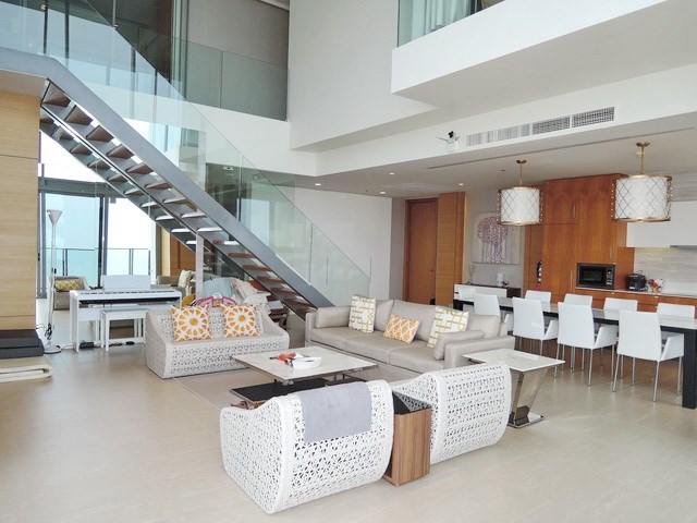 Condominium For Rent Northpoint Pattaya showing the open plan living concept