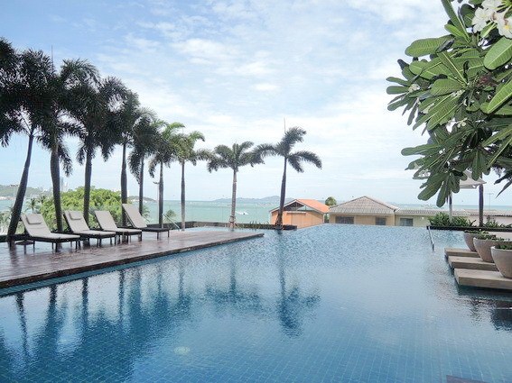 Condominium for rent in Northshore Pattaya showing the communal swimming pool