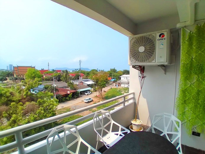 Condominium for sale Ban Amphur showing the balcony Condominium for sale Ban Amphur showing the balcony