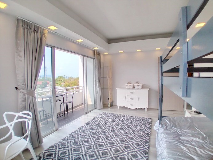 Condominium for sale Ban Amphur showing the second bedroom and balcony Condominium for sale Ban Amphur showing the second bedroom and balcony