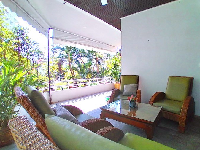 Condominium for sale Jomtien showing the balcony 