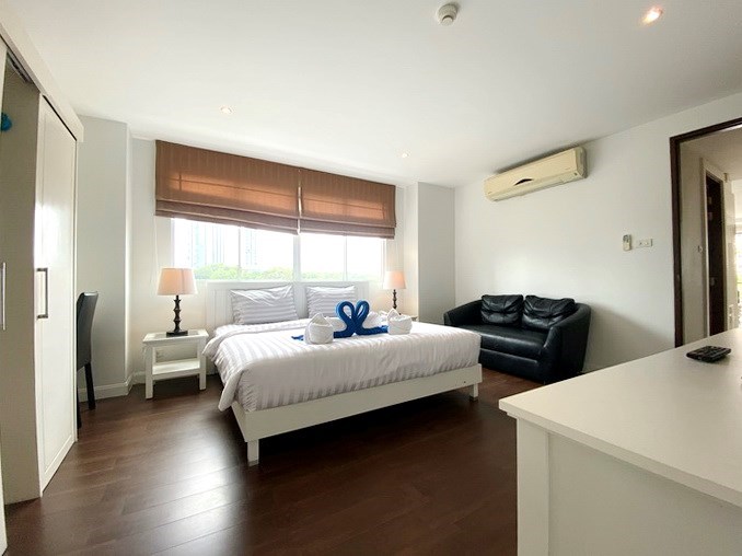 Condominium for sale Jomtien showing the bedroom 