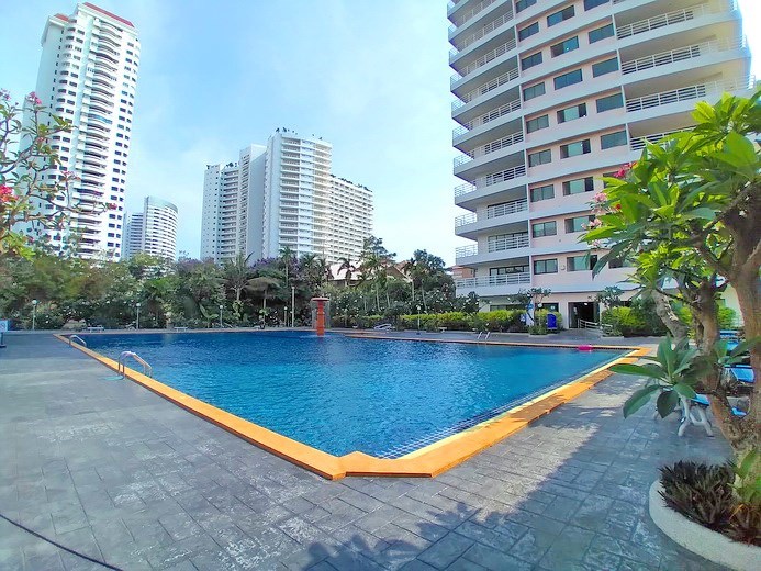 Condominium for sale Jomtien showing the communal pool and condo building 