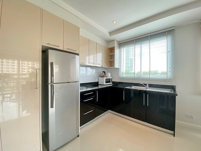 Condominium for sale Jomtien showing the kitchen 