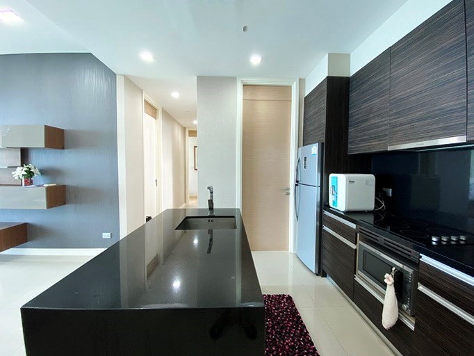 Condominium for sale Jomtien showing the kitchen 