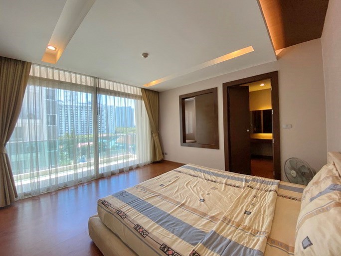 Condominium for sale Jomtien showing the second bedroom and balcony 