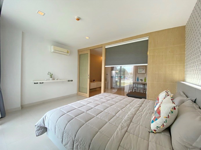 Condominium for sale Na Jomtien showing the bedroom 