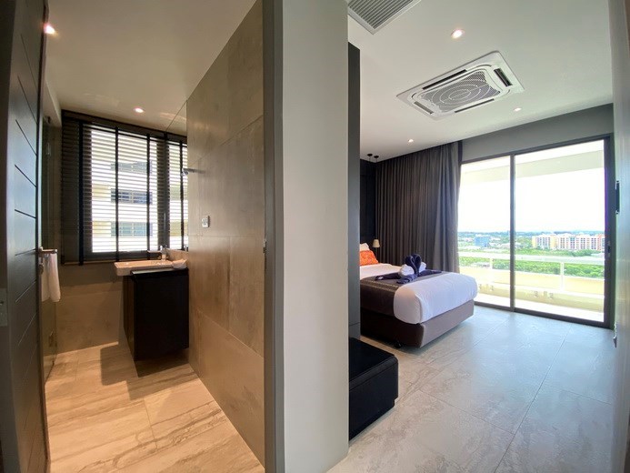 Condominium for sale Na Jomtien showing the second bedroom suite 