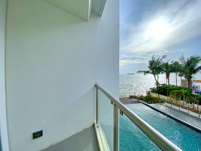 Condominium for sale Na Jomtien showing the second bedroom with balcony