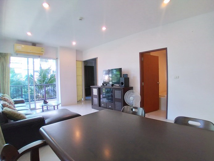 Condominium for sale Pattaya showing the living and dining areas  