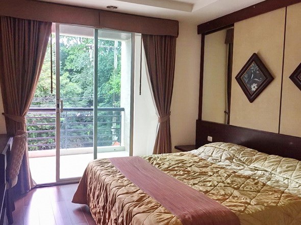 Condominium for sale Pattaya showing the master bedroom