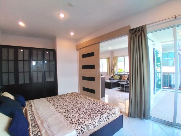Condominium for sale Pattaya showing the master bedroom Condominium for sale Pattaya showing the master bedroom