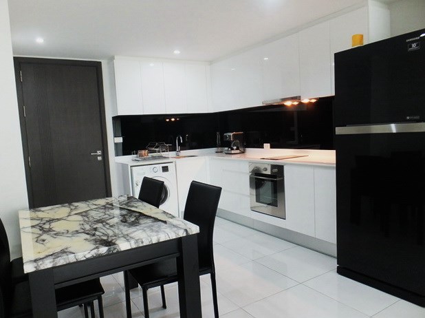 Condominium for sale Pratumnak Pattaya showing the dining and kitchen areas