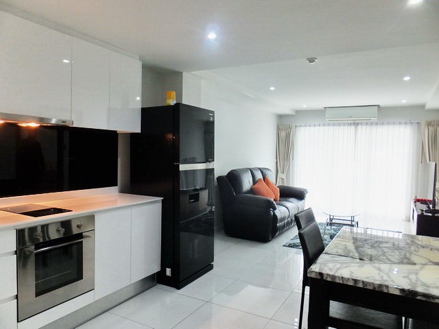 Condominium for sale Pratumnak Pattaya showing the kitchen and dining areas