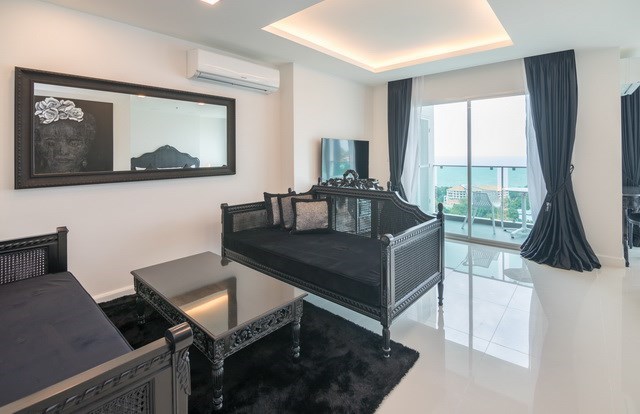 Condominium for sale Pratumnak Pattaya showing the master bedroom with living area and view 