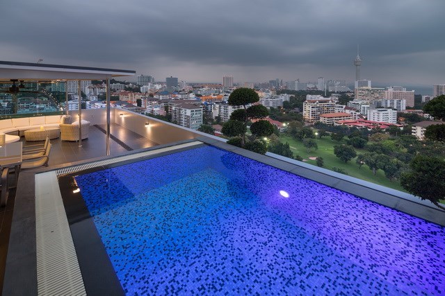 Condominium for sale Pratumnak Pattaya showing the balcony and pool 