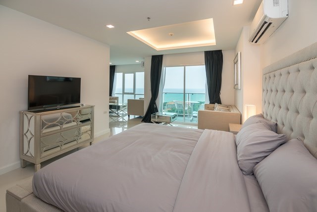 Condominium for sale Pratumnak Pattaya showing the second bedroom and living area 