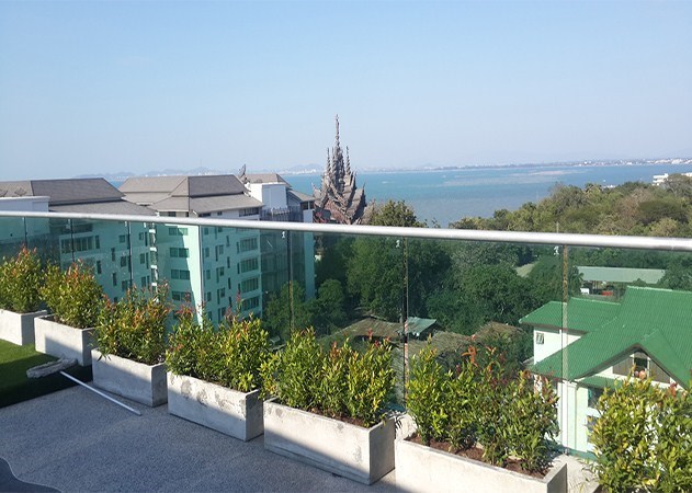 Condominium for sale Wong Amat Pattaya showing the rooftop communal garden with view  
