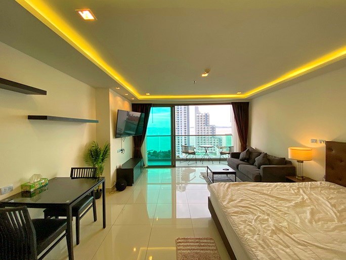 Condominium for sale Wong Amat Pattaya showing the studio 