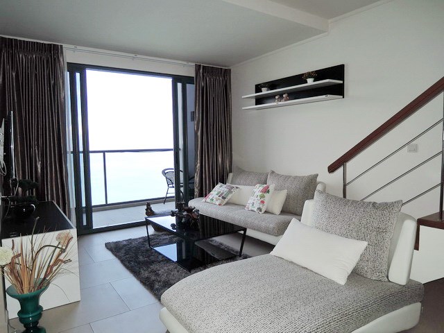 Condominium for sale Womgamat Beach Pattaya showing the living area and balcony