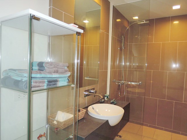 Condominium for sale Womgamat Beach Pattaya showing the