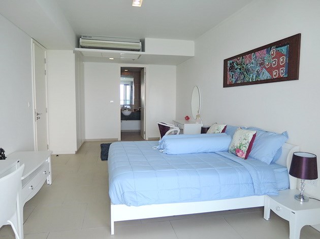 Condominium for sale Womgamat Beach Pattaya showing the second bedroom suite