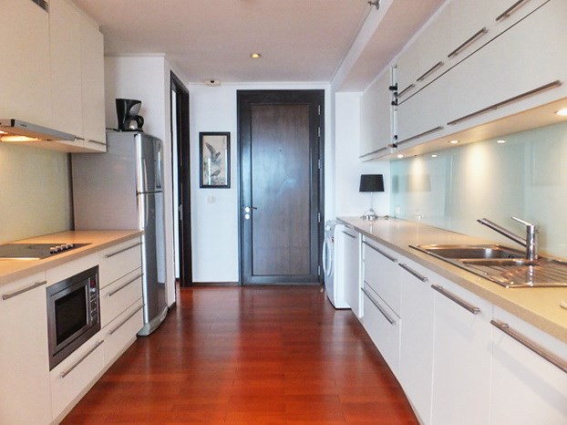 Condominium for sale Northshore Pattaya showing the kitchen