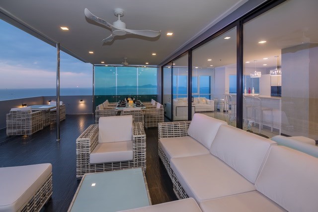 Condominium for sale Pratumnak Pattaya showing the covered terraces Condominium for sale Pratumnak Pattaya showing the covered terraces
